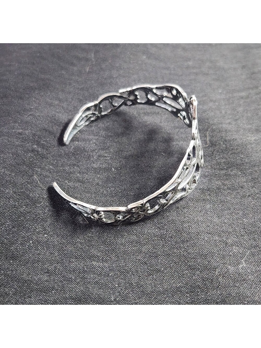 Openwork cuff bracelet - Picture 4 of 4